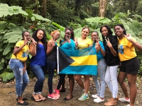 Chicas de Bahamas en el bosque nuboso_1